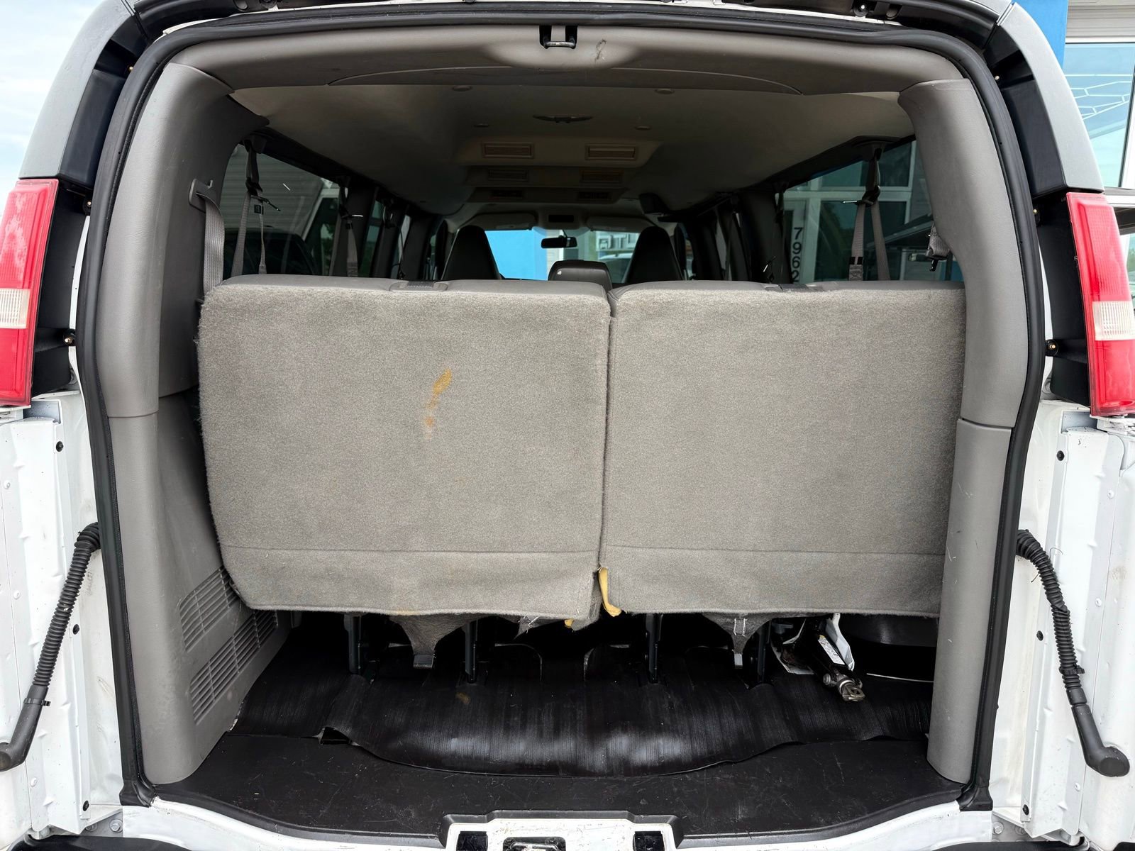 Used 2017 Chevrolet Express 3500 LS image 41