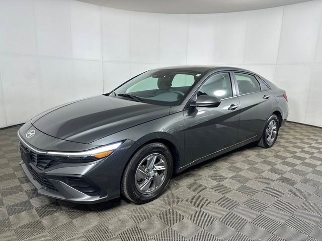 Used 2025 Hyundai Elantra SE w/ Cargo Package FWD image 7