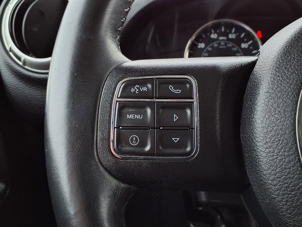 Used 2018 Jeep Wrangler Unlimited Rubicon w/ Connectivity Group image 13