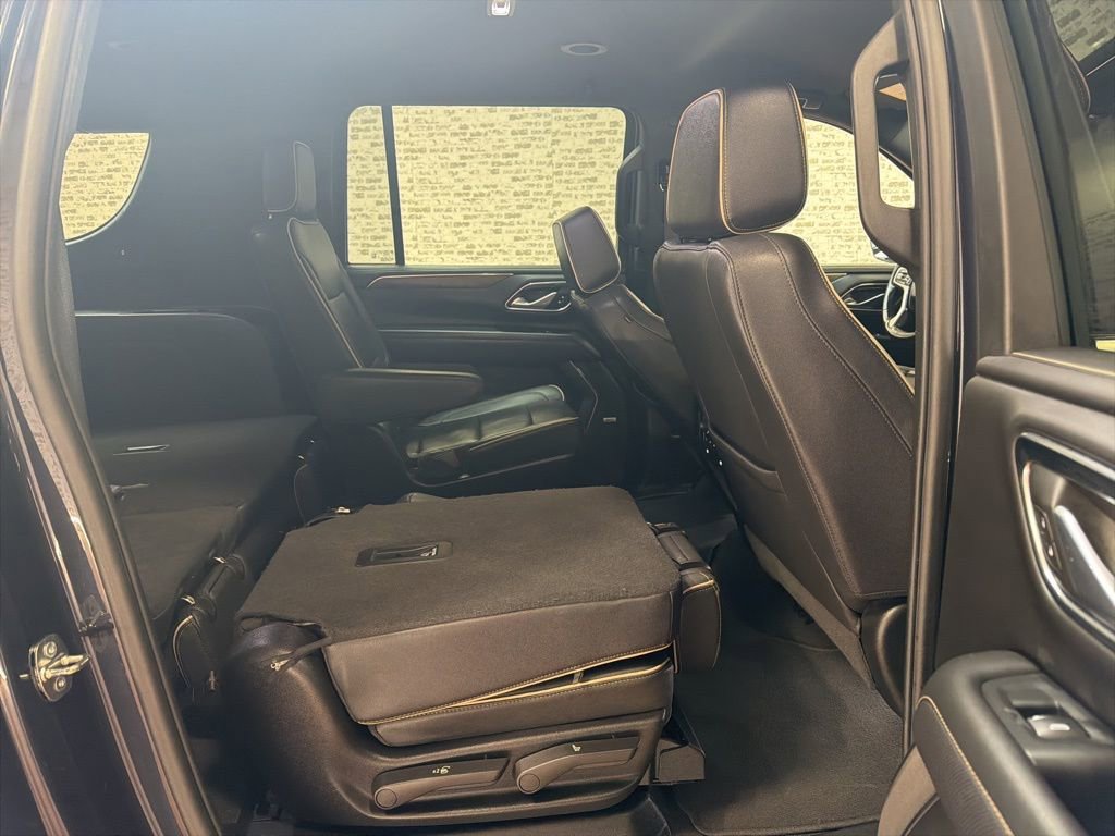 Used 2023 Chevrolet Suburban Premier image 12