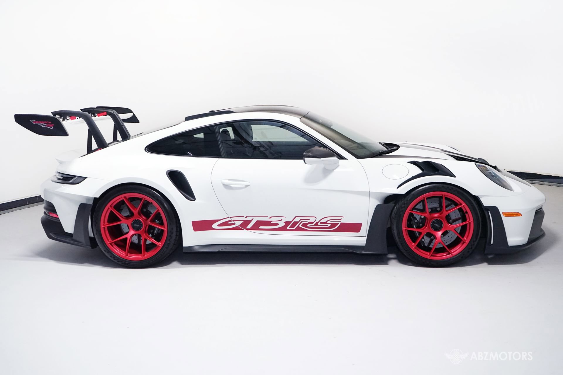 Used 2025 Porsche 911 GT3 RS RWD image 4