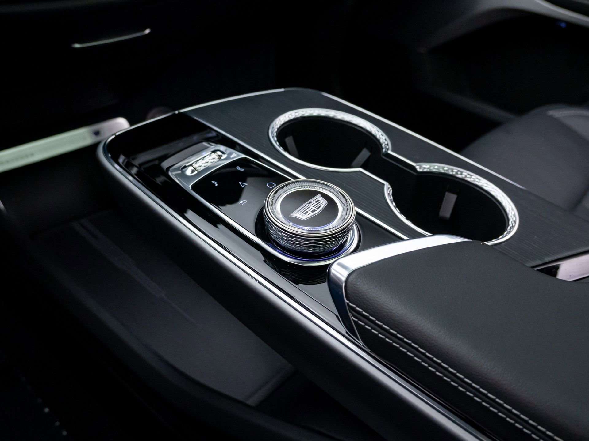 Certified 2025 Cadillac Lyriq Luxury w/ LPO, Floor Liner Package AWD/4WD image 14