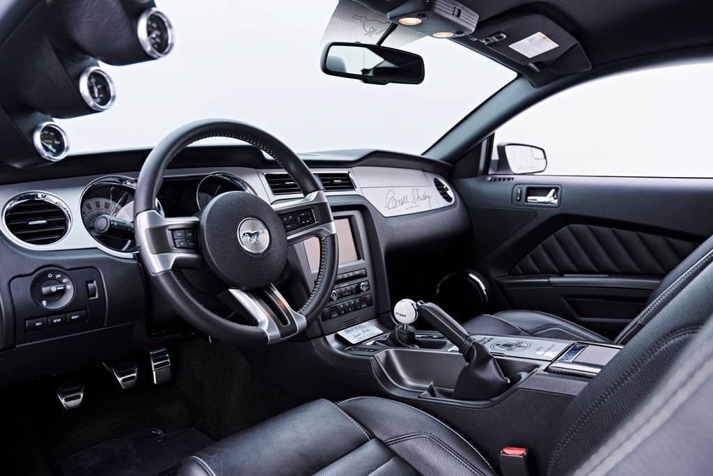 Used 2011 Ford Mustang GT Premium w/ Electronics Pkg RWD image 2