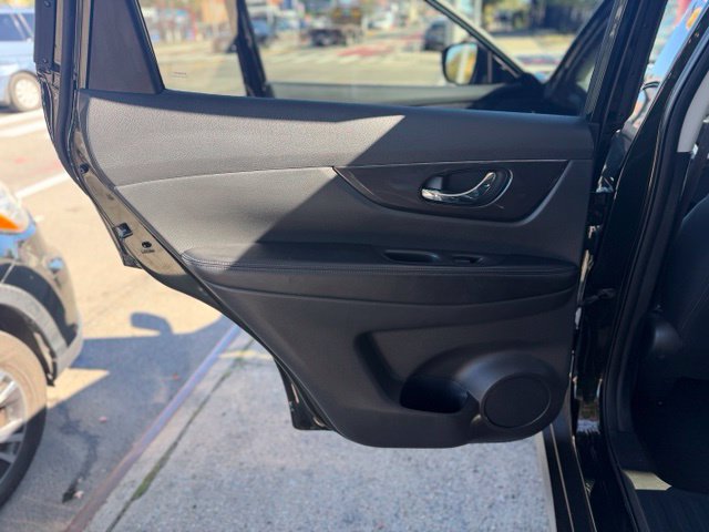 Used 2018 Nissan Rogue SV w/ Premium Package AWD/4WD image 21