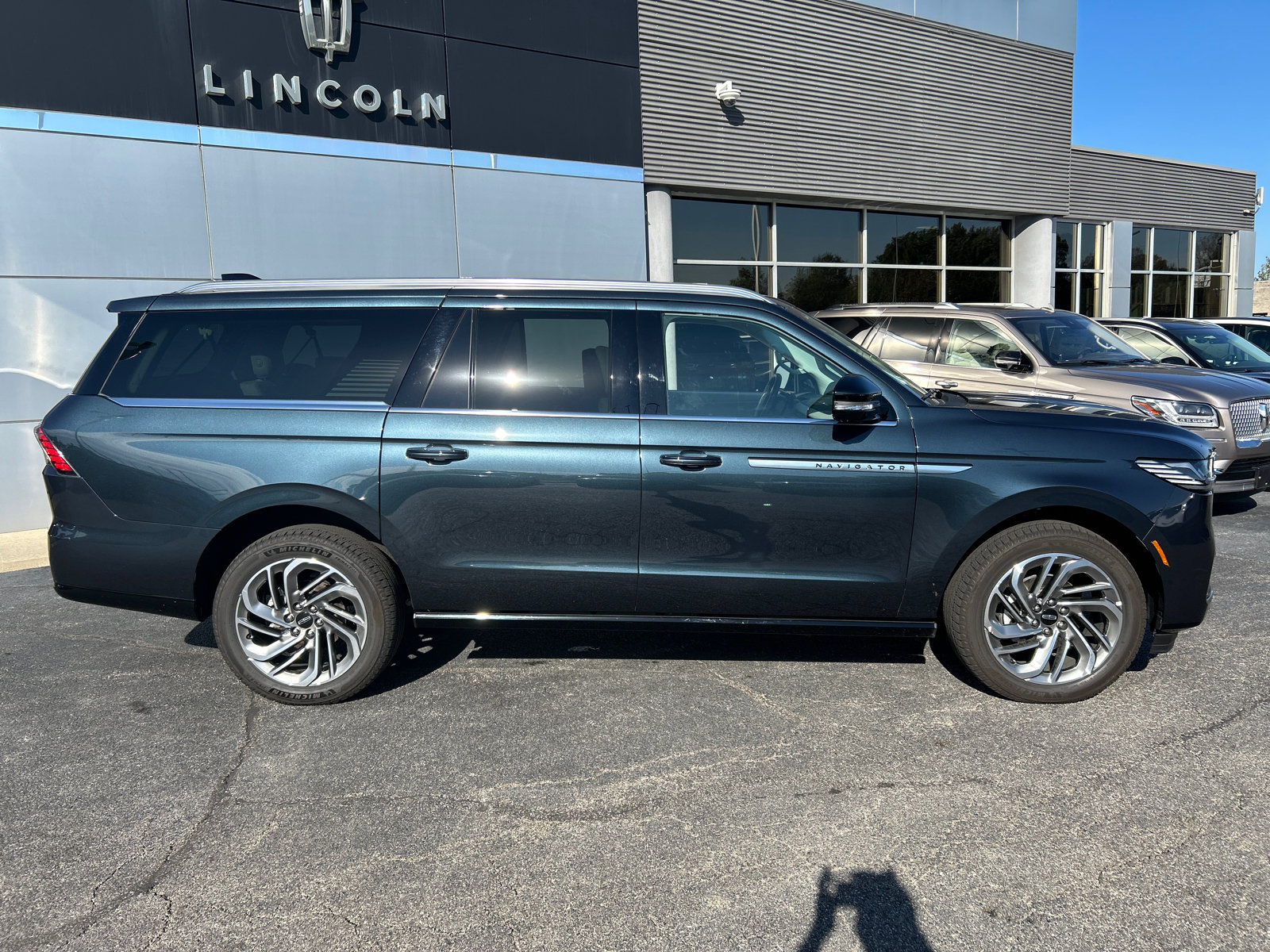 New 2026 Lincoln Navigator L Reserve AWD/4WD image 8
