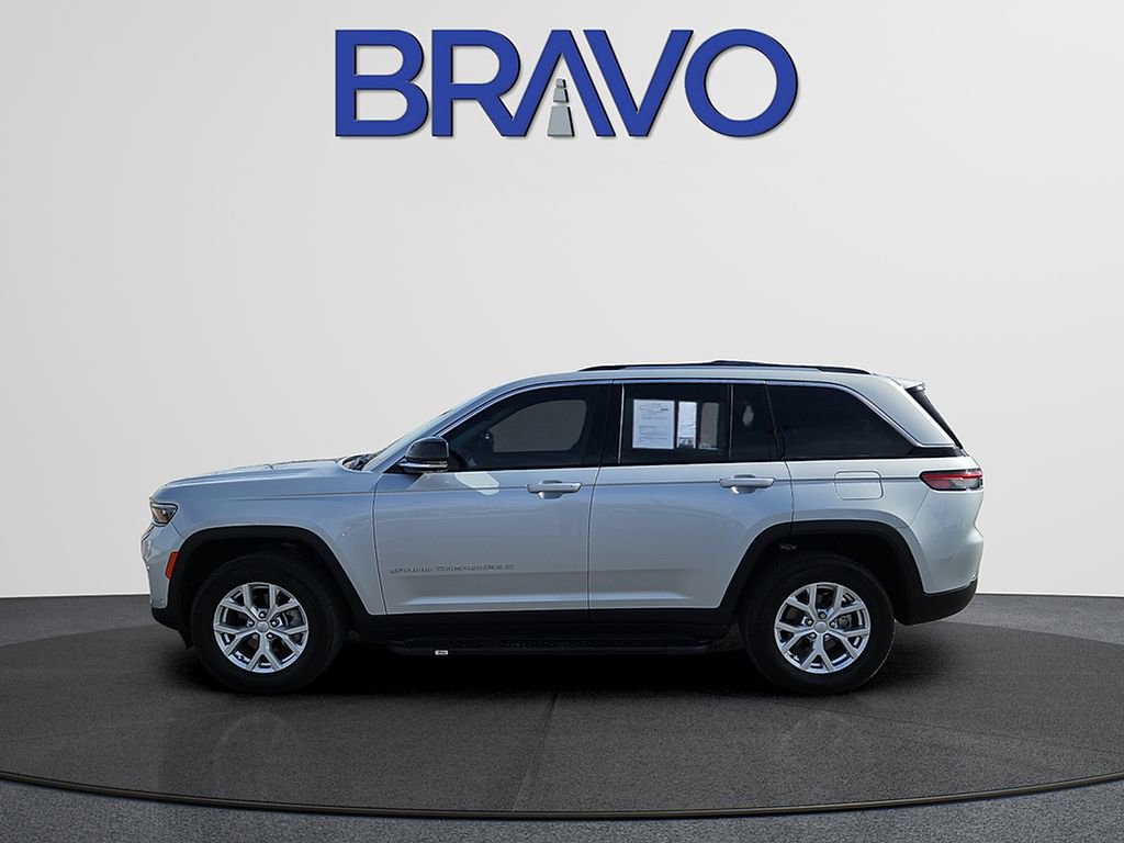 Used 2023 Jeep Grand Cherokee Limited w/ Luxury Tech Group II image 2