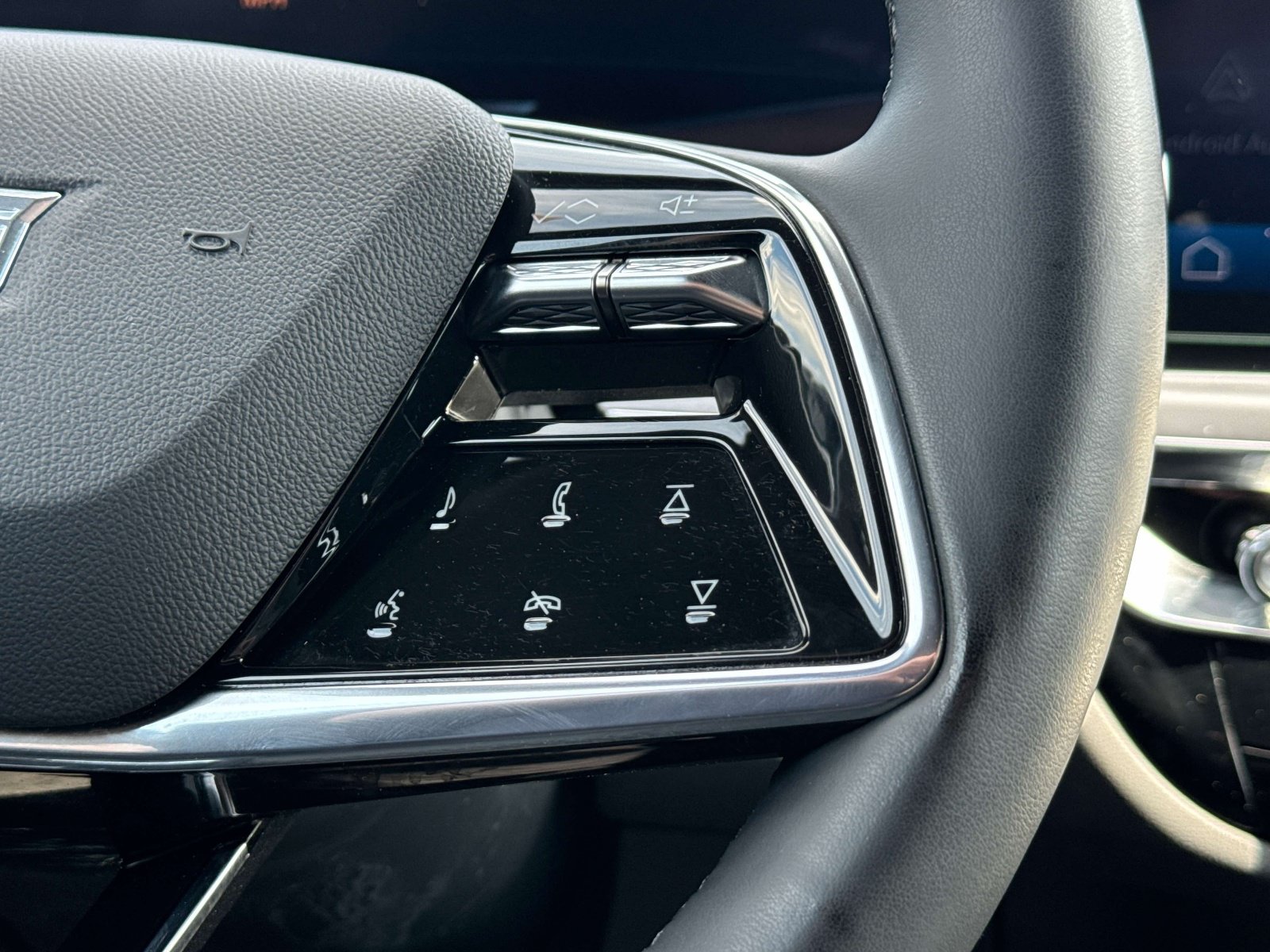 Certified 2024 Cadillac Lyriq Luxury AWD/4WD image 8