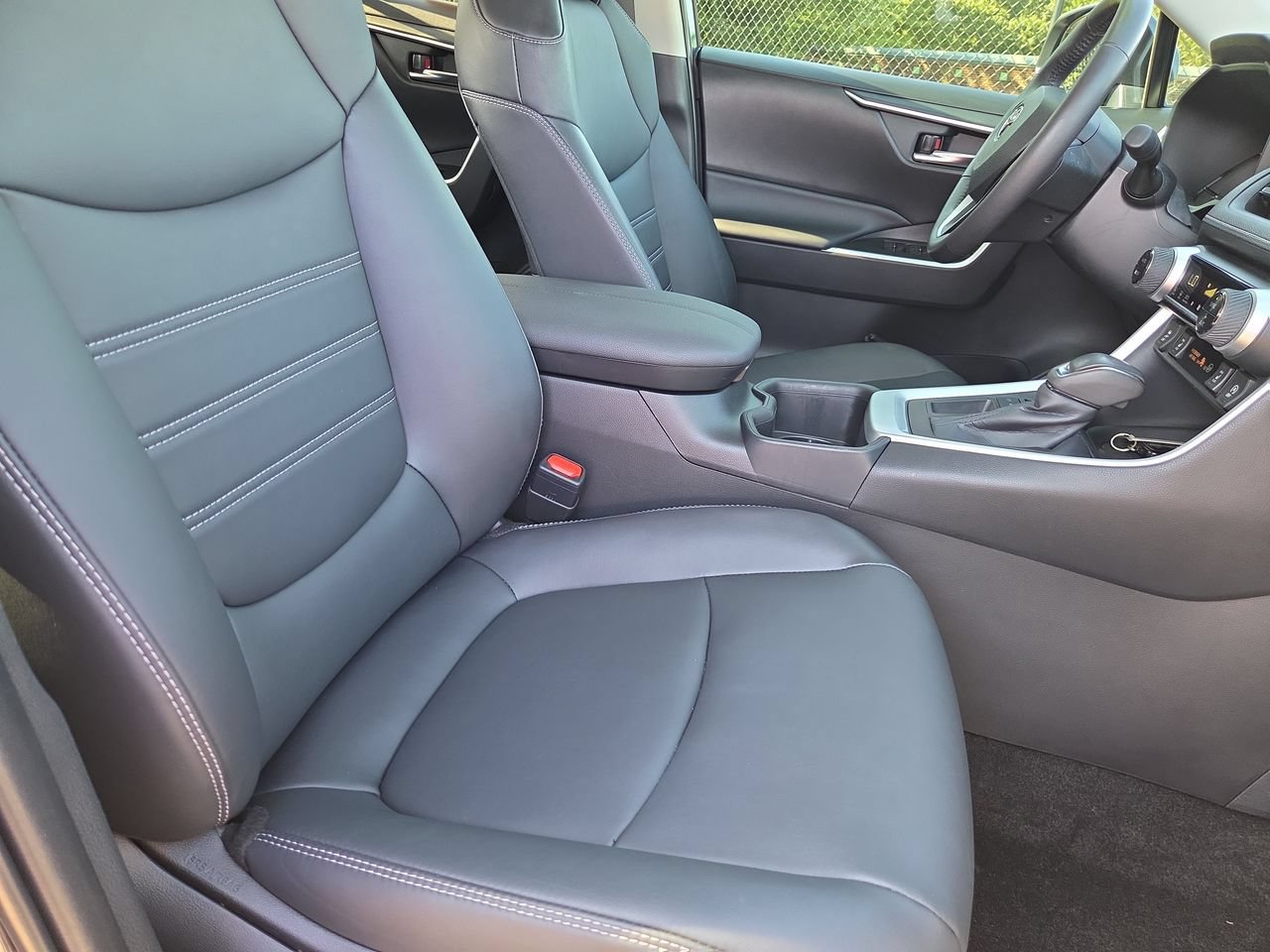 Used 2022 Toyota RAV4 XLE Premium FWD image 18