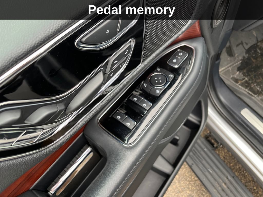 Used 2022 Lincoln Navigator Reserve image 15