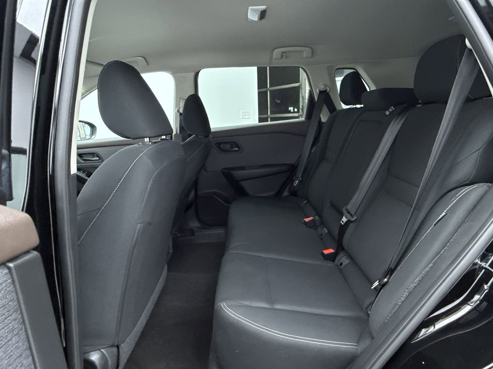 Used 2023 Nissan Rogue S image 36