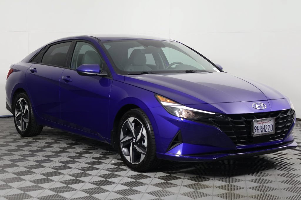 Used 2023 Hyundai Elantra SEL w/ Convenience Package FWD image 3