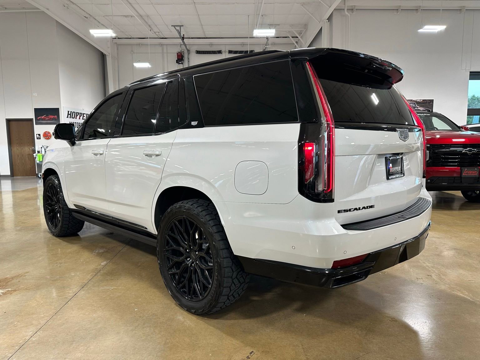 Used 2024 Cadillac Escalade Sport Platinum w/ LPO, ONYX Package AWD/4WD image 6
