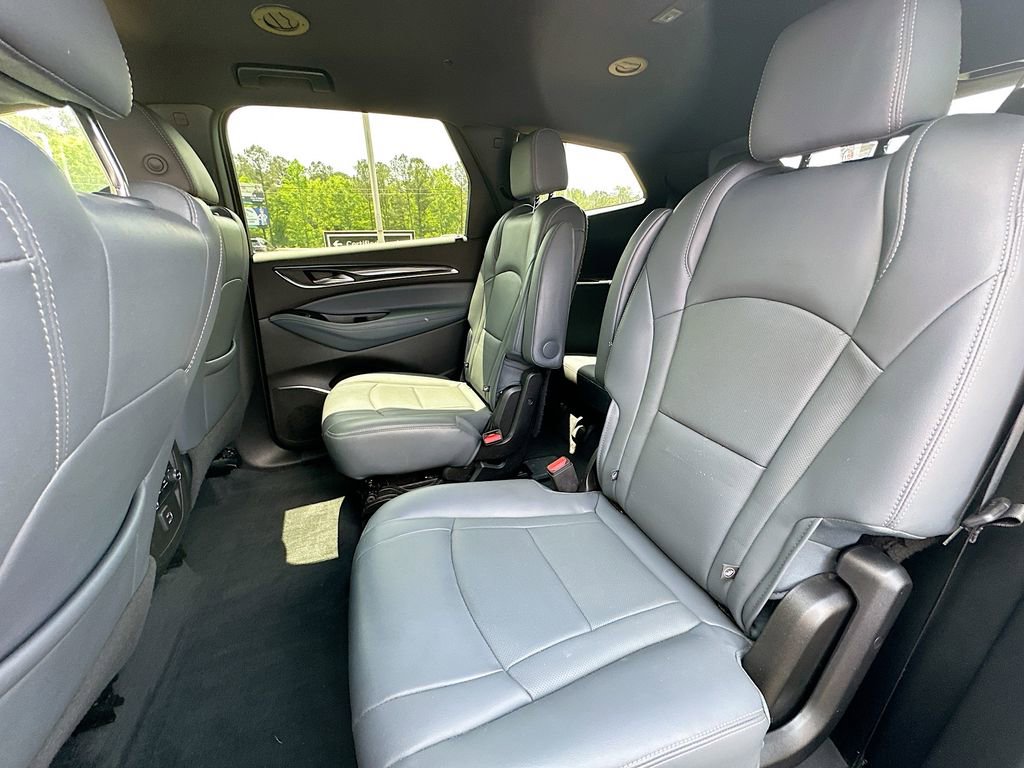Used 2023 Buick Enclave Essence w/ Sport Touring Edition image 4