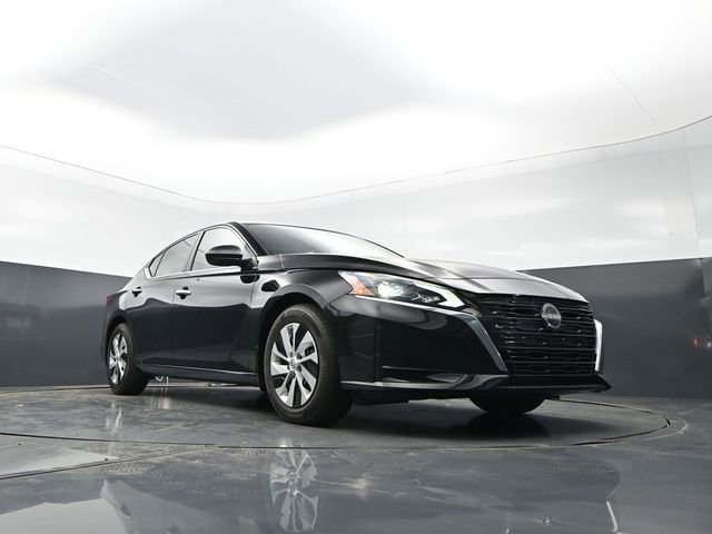 Used 2025 Nissan Altima 2.5 S FWD image 27