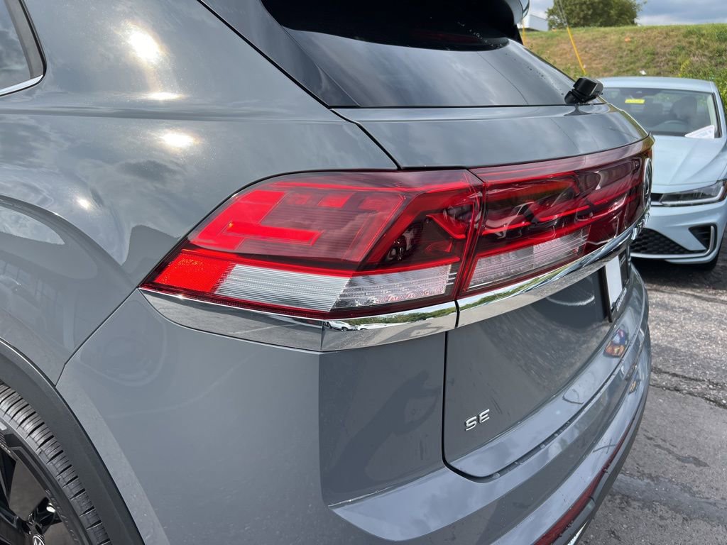 New 2026 Volkswagen Atlas Cross Sport SE image 12