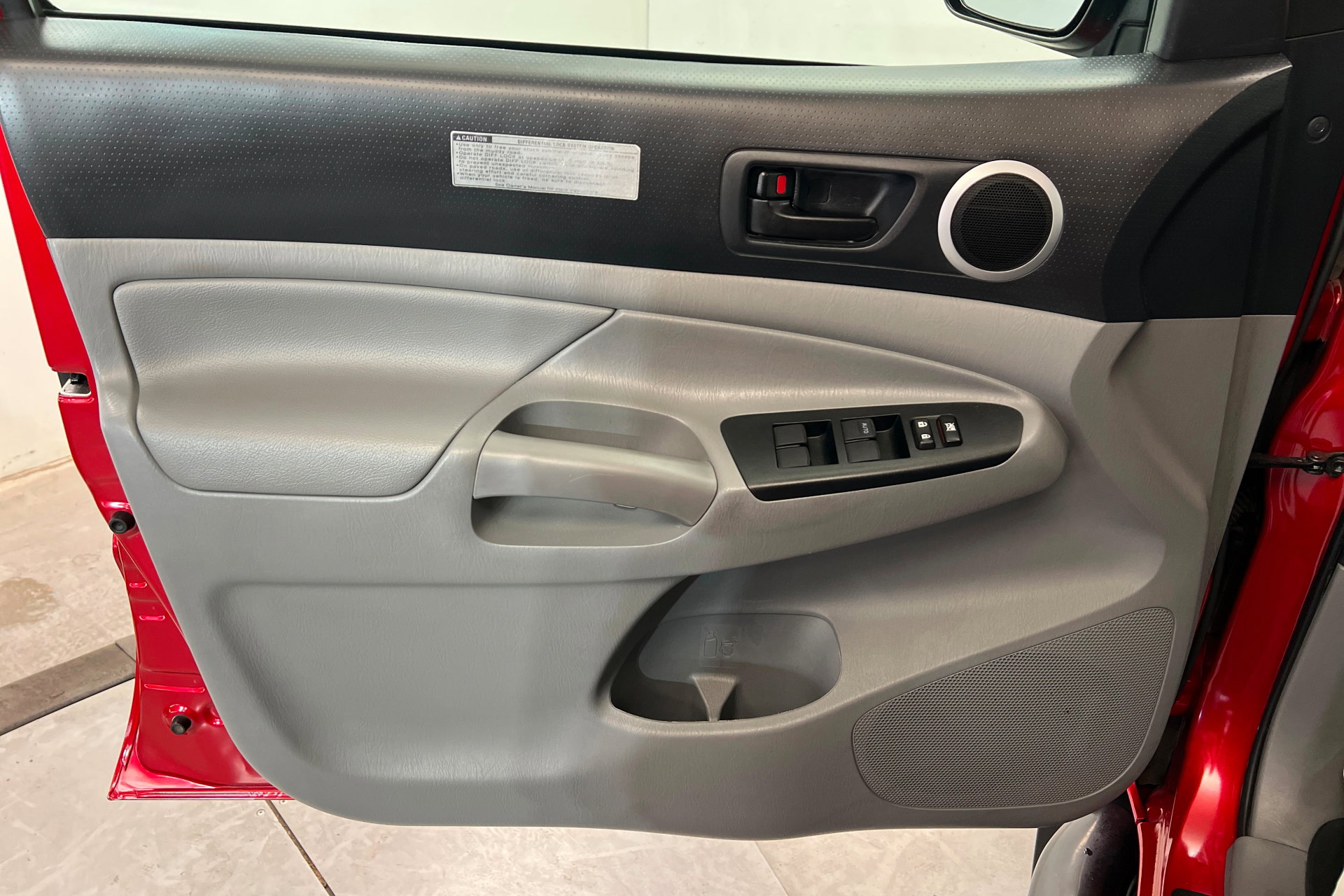 Used 2014 Toyota Tacoma w/ TRD Off-Road Package image 14