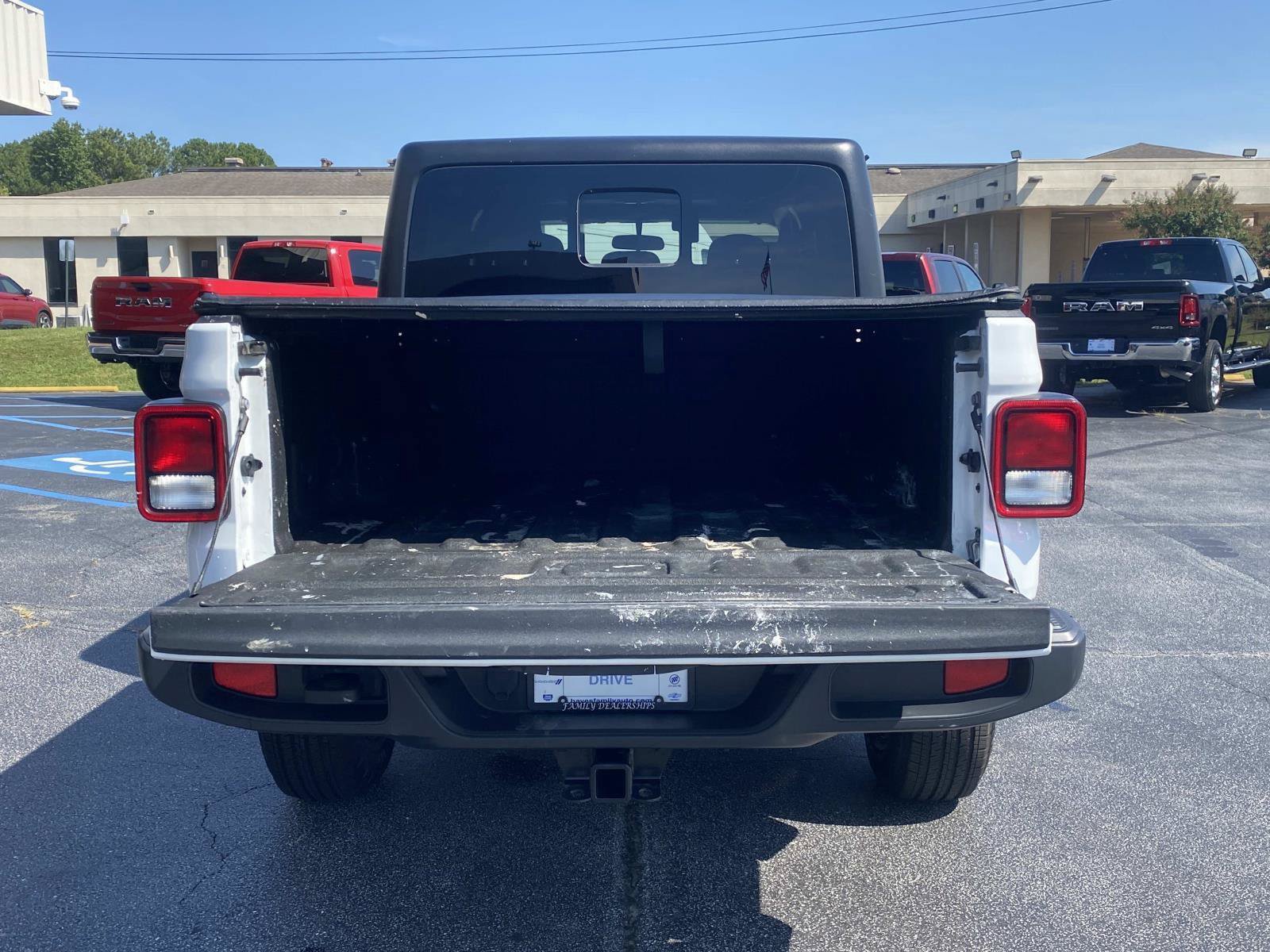 Used 2022 Jeep Gladiator Sport AWD/4WD image 5