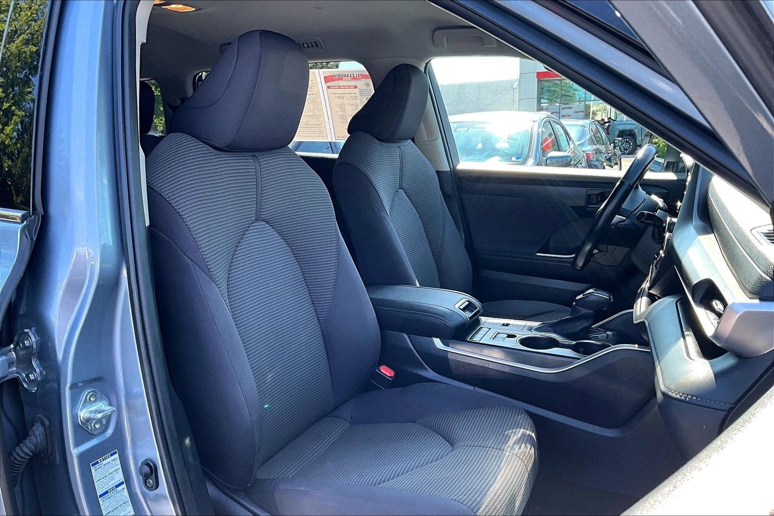Used 2021 Toyota Highlander LE AWD/4WD image 7