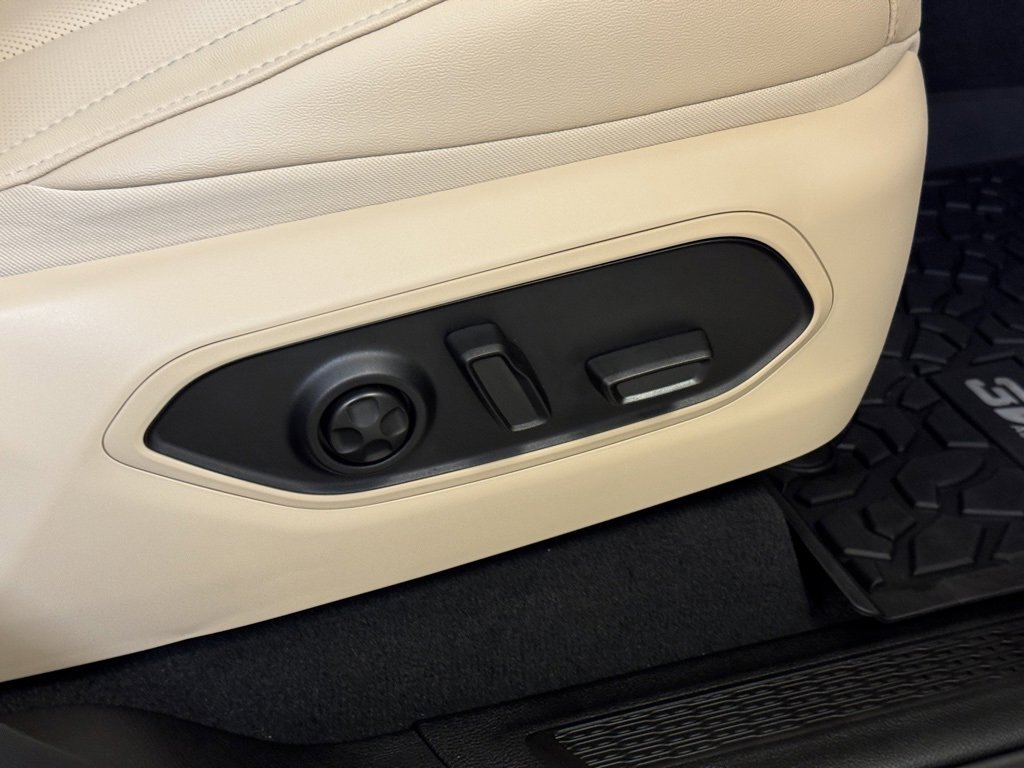 Used 2025 Jeep Grand Cherokee Limited 4xe w/ Luxury Tech Group II image 30