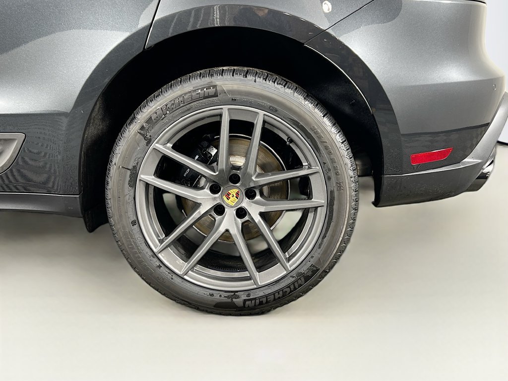 Certified 2026 Porsche Macan Turbo AWD/4WD image 33