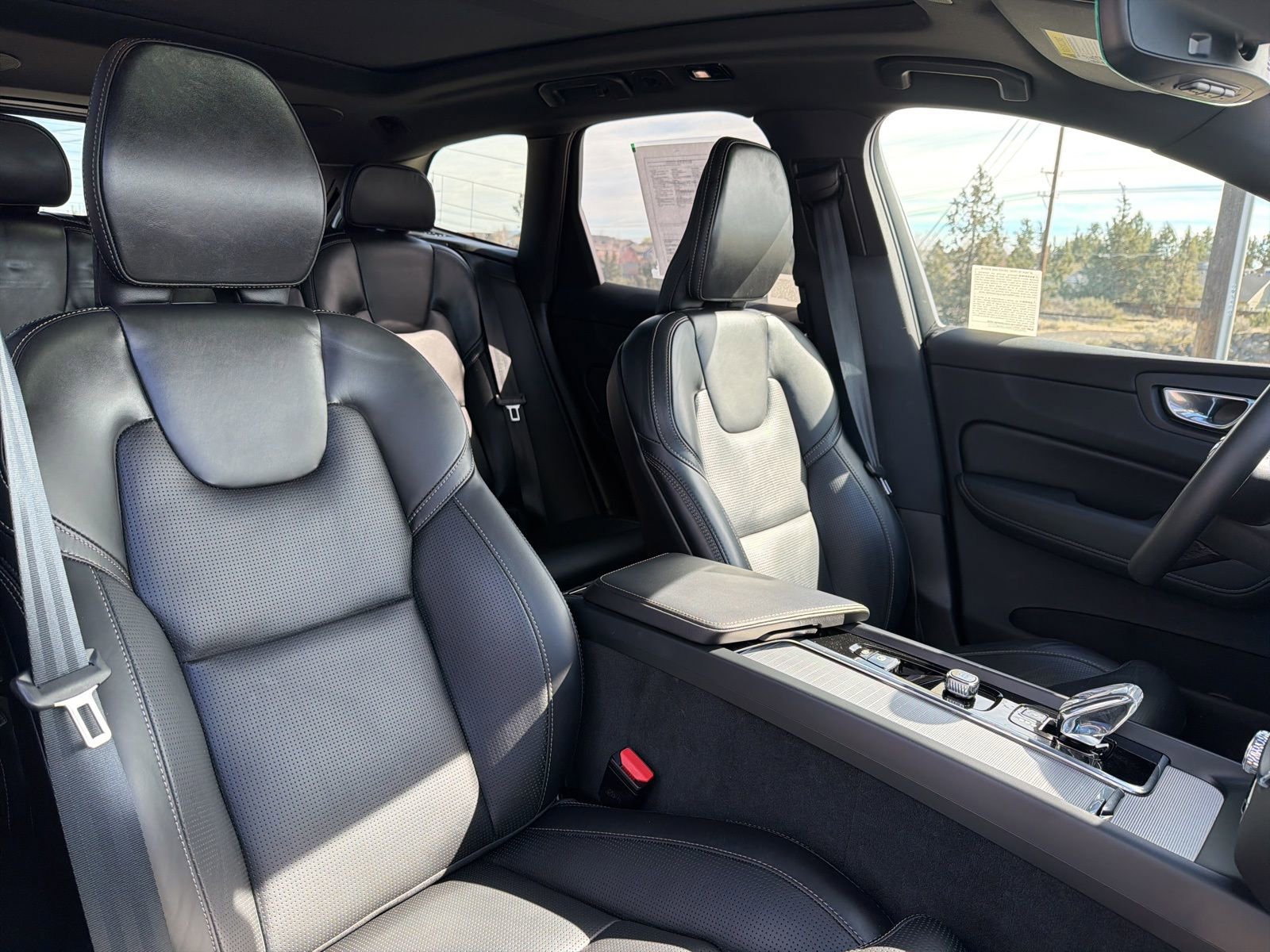 Used 2024 Volvo XC60 B5 Ultimate w/ Protection Package Premier image 25