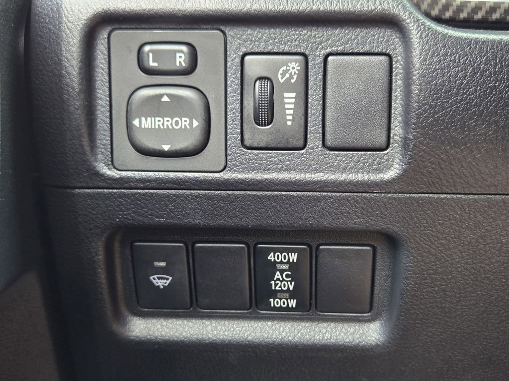 Used 2018 Toyota 4Runner TRD Off-Road AWD/4WD image 28
