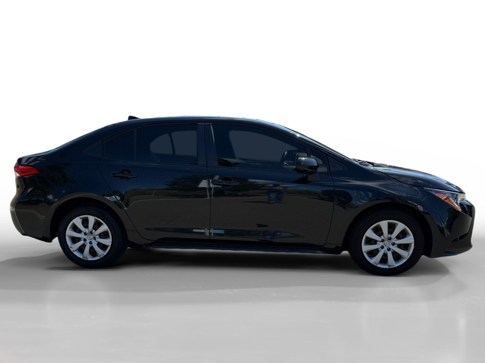 Used 2021 Toyota Corolla LE image 6