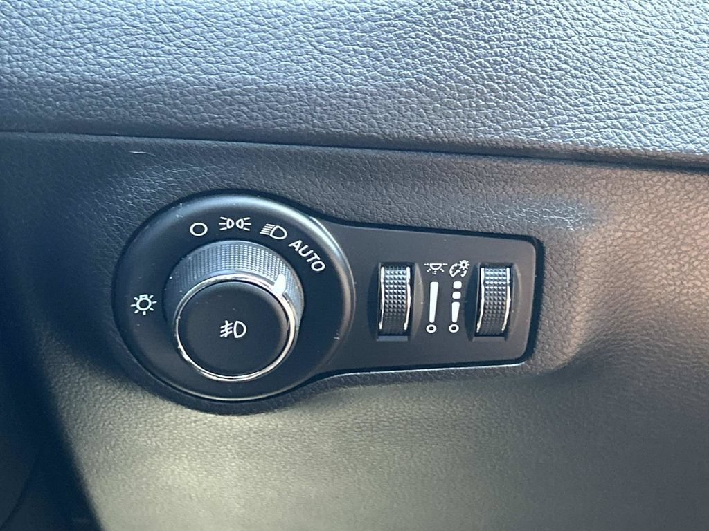 Used 2021 Jeep Compass Latitude FWD image 27