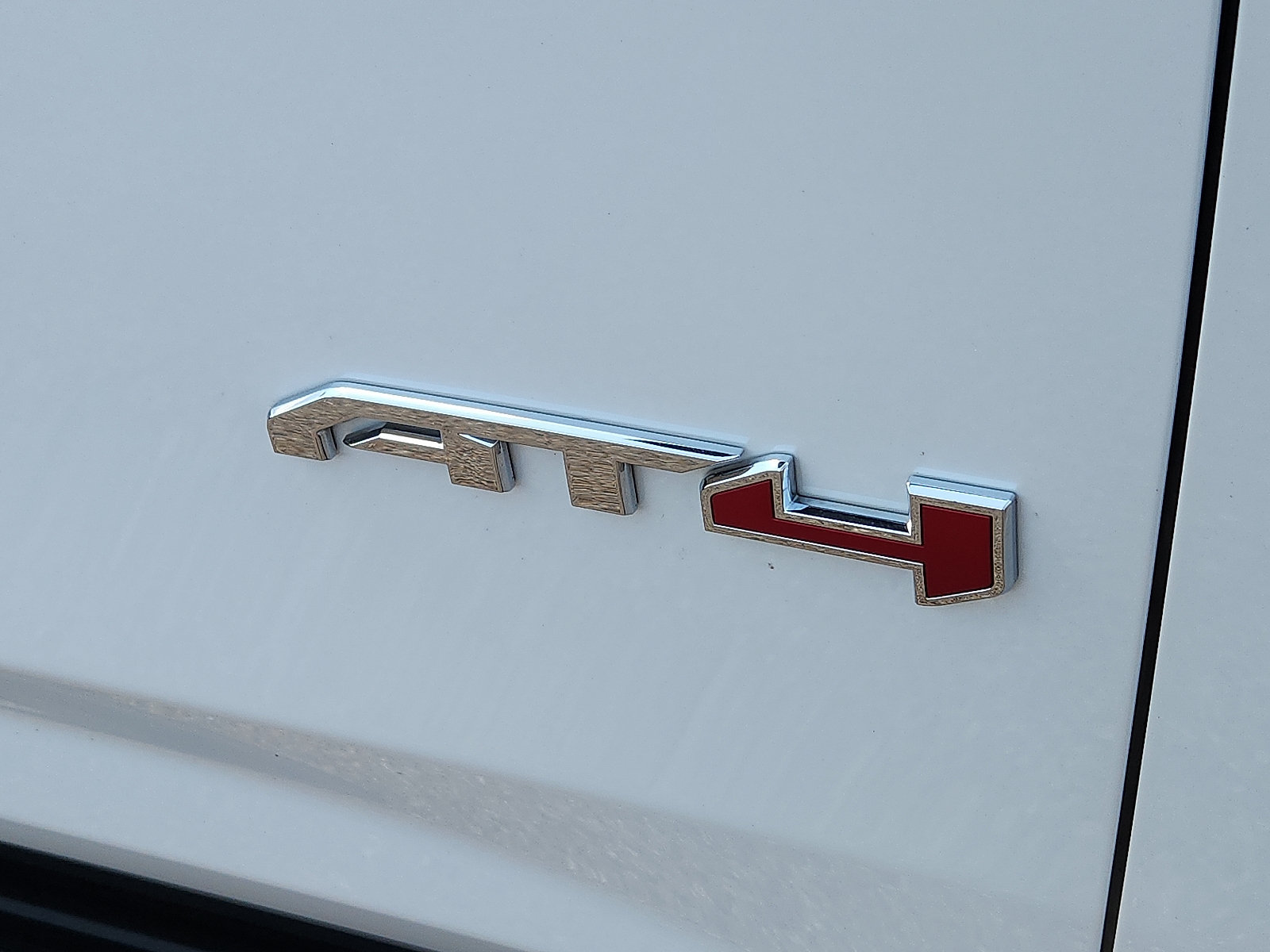 Used 2023 GMC Yukon XL AT4 w/ Technology Package AWD/4WD image 9