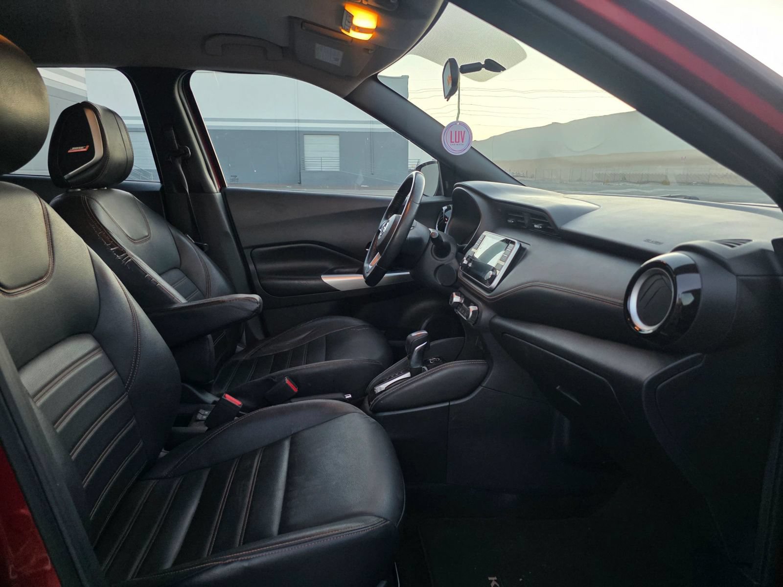 Used 2019 Nissan Kicks SR w/ SR Premium Package FWD image 10