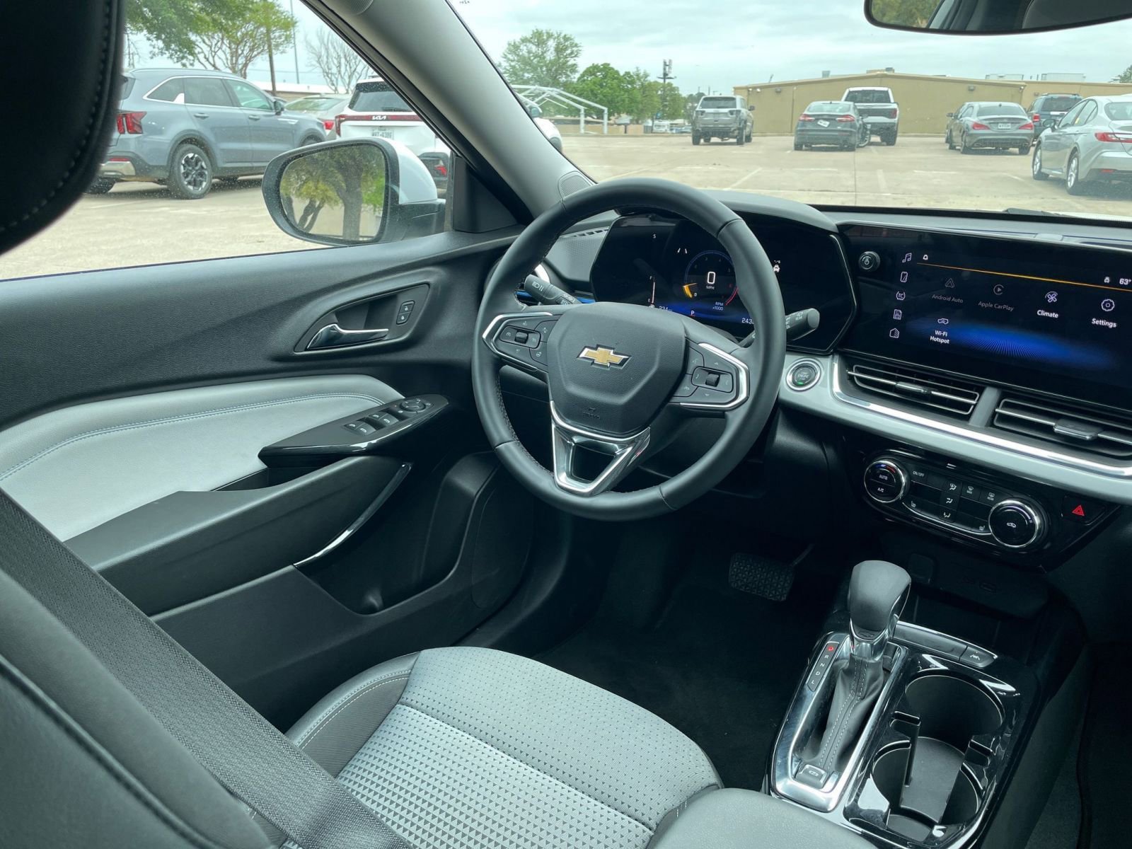 Used 2025 Chevrolet Trax LT w/ LT Convenience Package FWD image 37