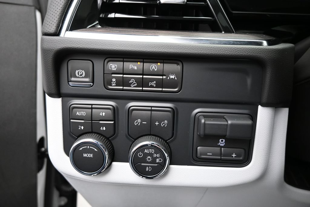 Used 2025 Chevrolet Tahoe Premier AWD/4WD image 12
