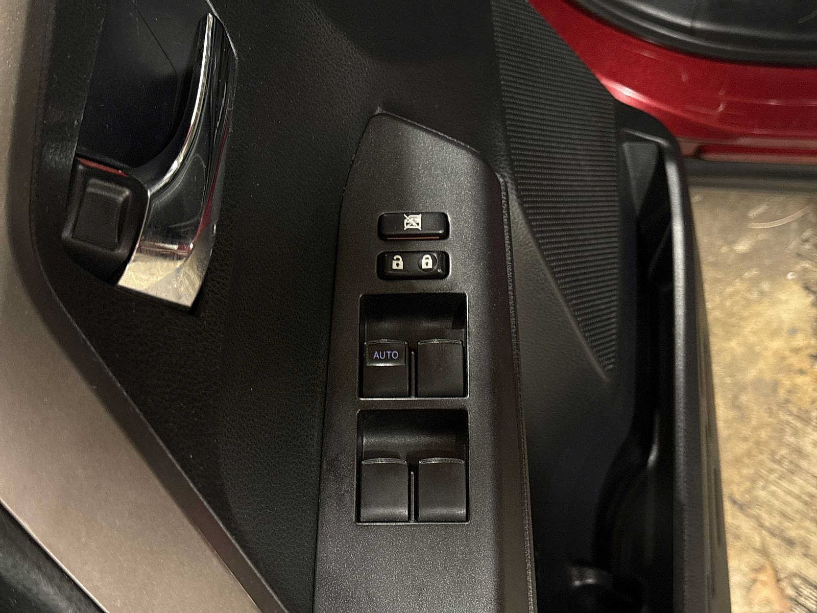 Used 2018 Toyota RAV4 XLE w/ Plus Extra Value Package AWD/4WD image 22