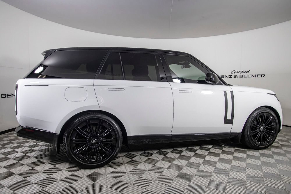 Used 2024 Land Rover Range Rover SE AWD/4WD image 4