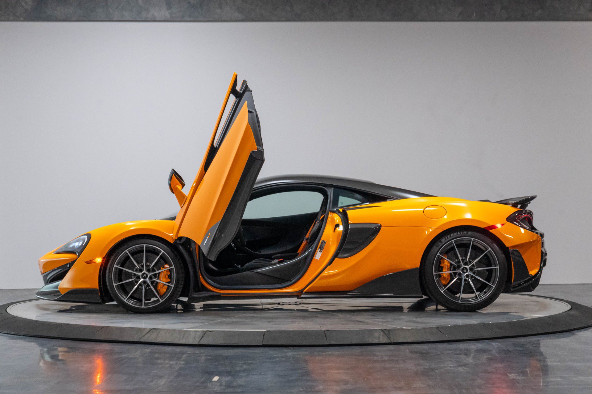 Used 2019 McLaren 600LT RWD image 29