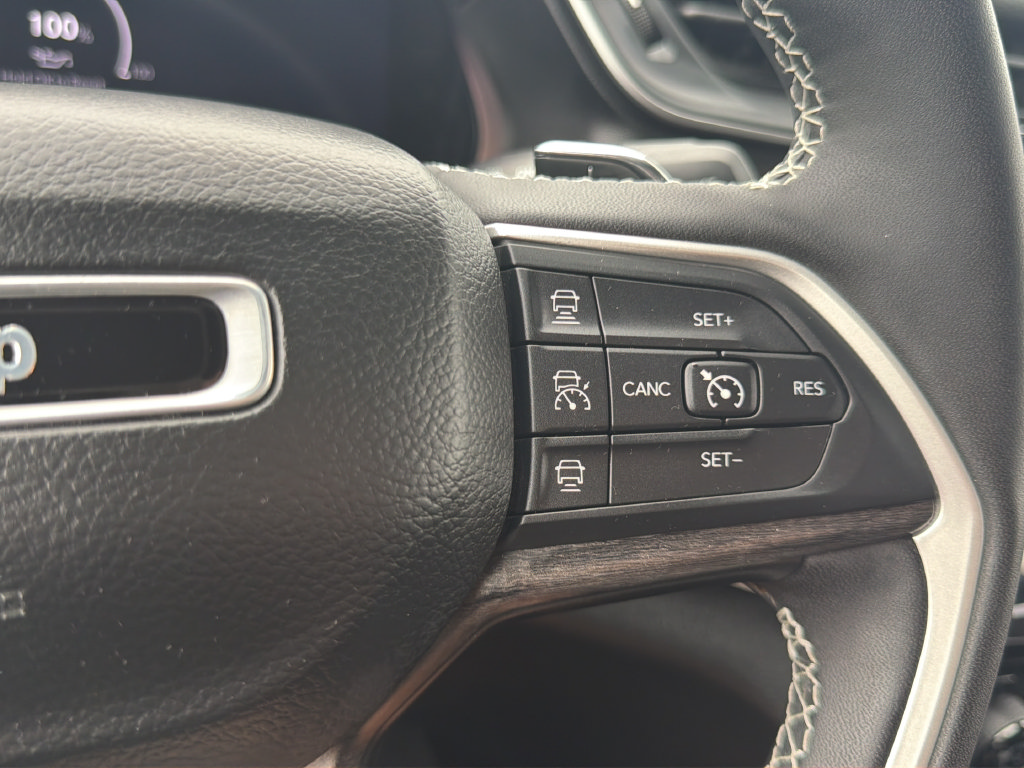 Used 2023 Jeep Grand Cherokee L Limited AWD/4WD image 23
