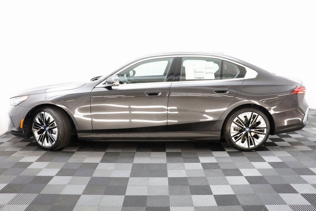 Used 2025 BMW i5 xDrive40 w/ Premium Package image 4