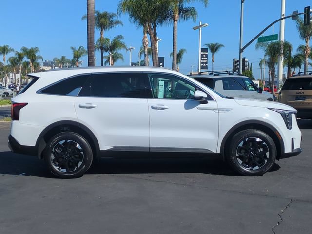 Certified 2025 Kia Sorento S AWD/4WD image 2