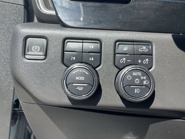 Used 2024 Chevrolet Silverado 1500 LT Trail Boss w/ LT Trail Boss Premium Package AWD/4WD image 17