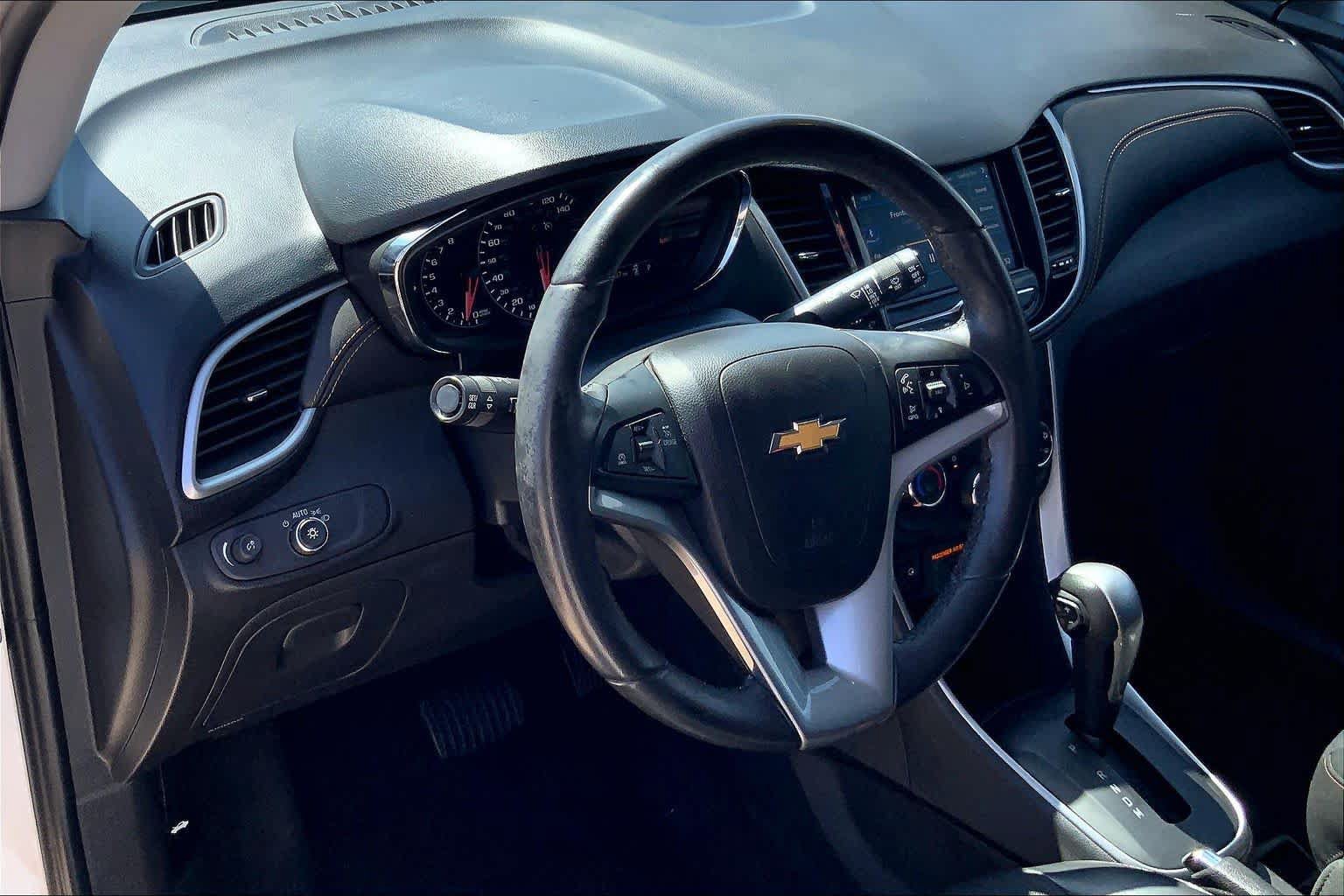 Certified 2022 Chevrolet Trax LT w/ Driver Confidence Package AWD/4WD image 18
