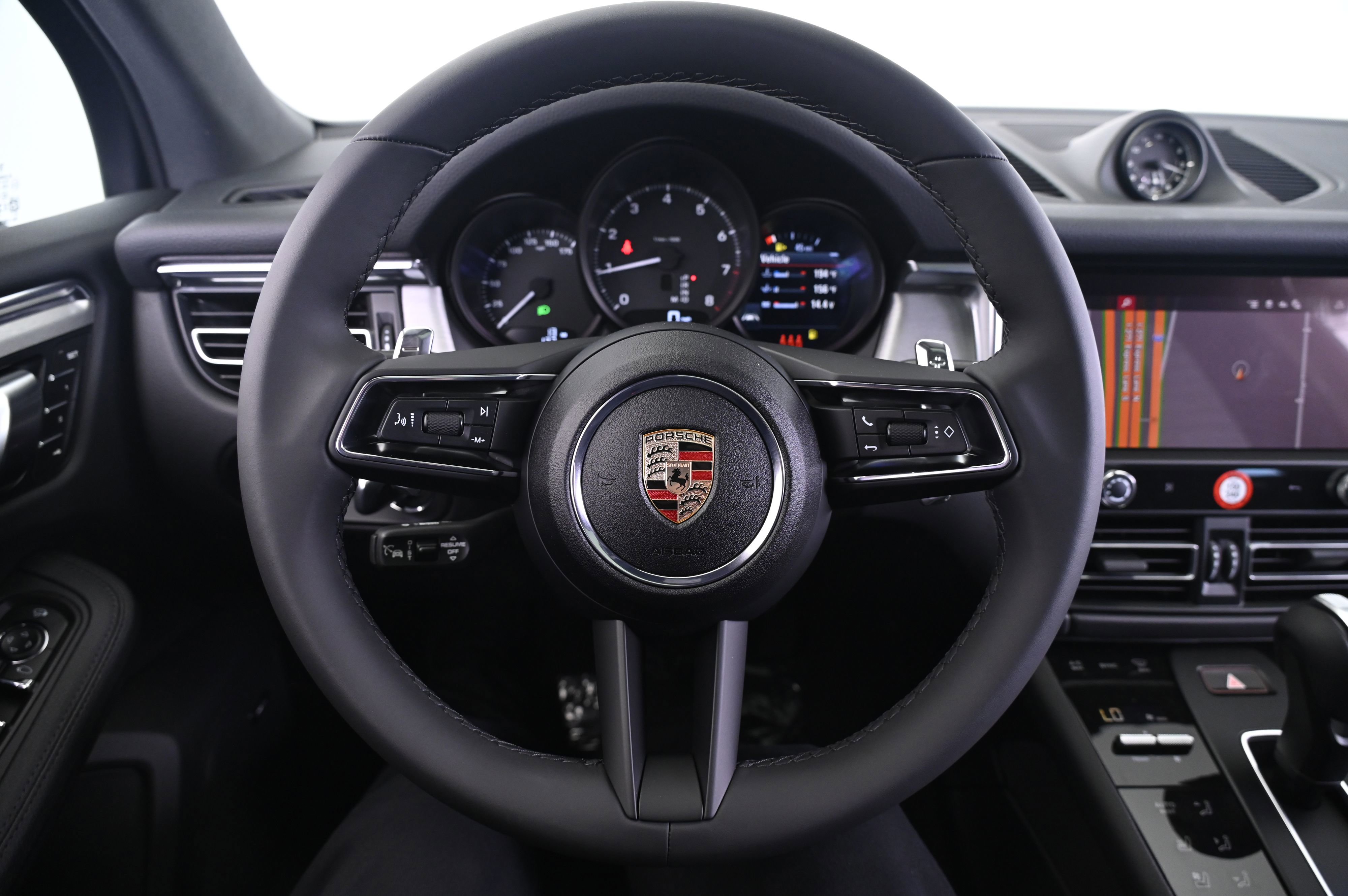 Certified 2025 Porsche Macan image 35