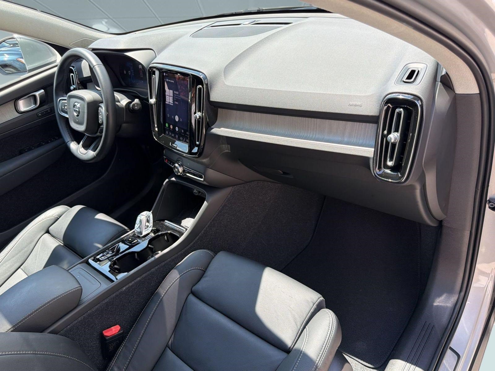 Used 2023 Volvo XC40 B4 Plus w/ Protection Package Premier FWD image 31
