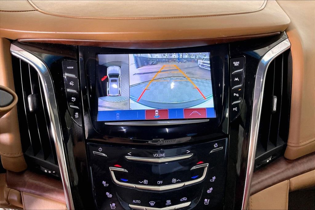 Used 2017 Cadillac Escalade Platinum image 31