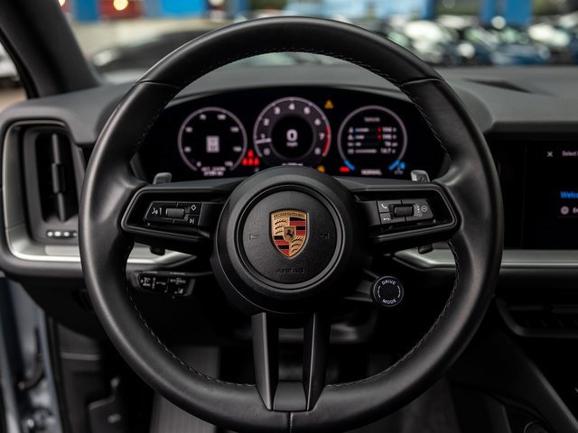 Used 2025 Porsche Cayenne image 6