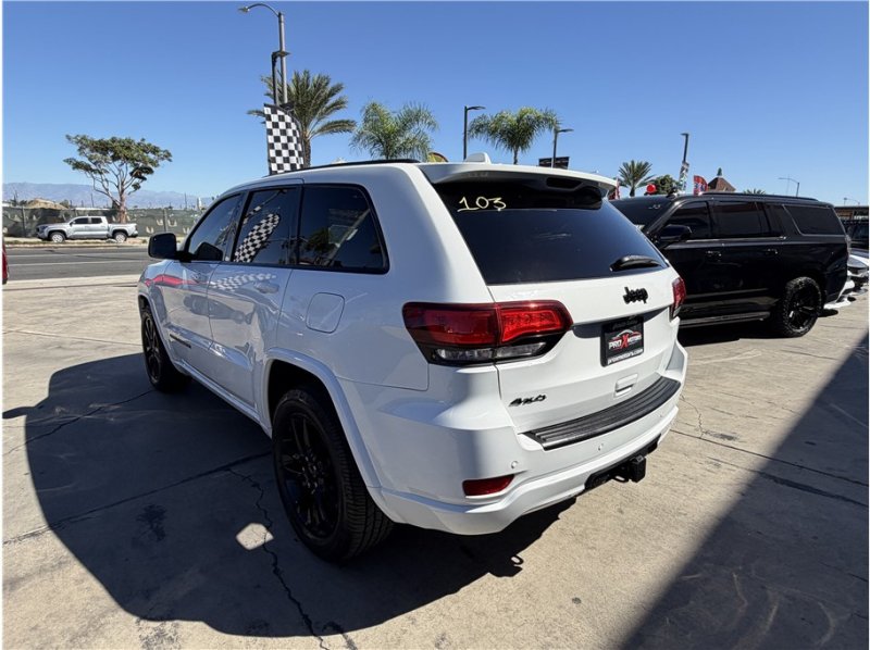 Used 2020 Jeep Grand Cherokee Altitude AWD/4WD image 4