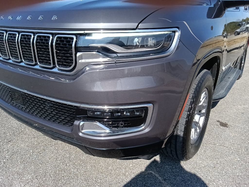 Used 2023 Jeep Wagoneer 2WD image 9