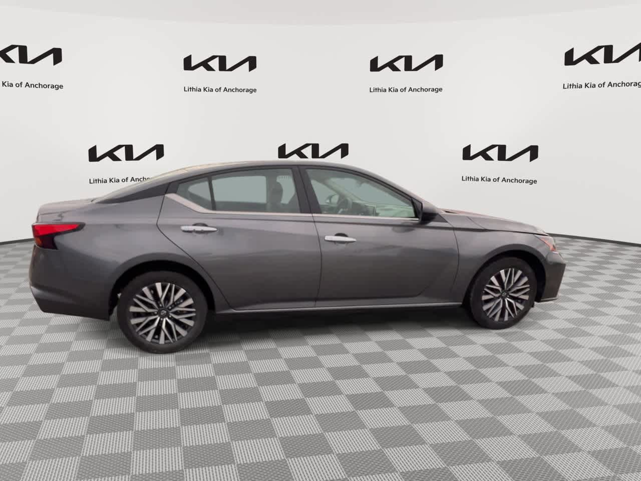Used 2025 Nissan Altima 2.5 SV AWD/4WD image 9