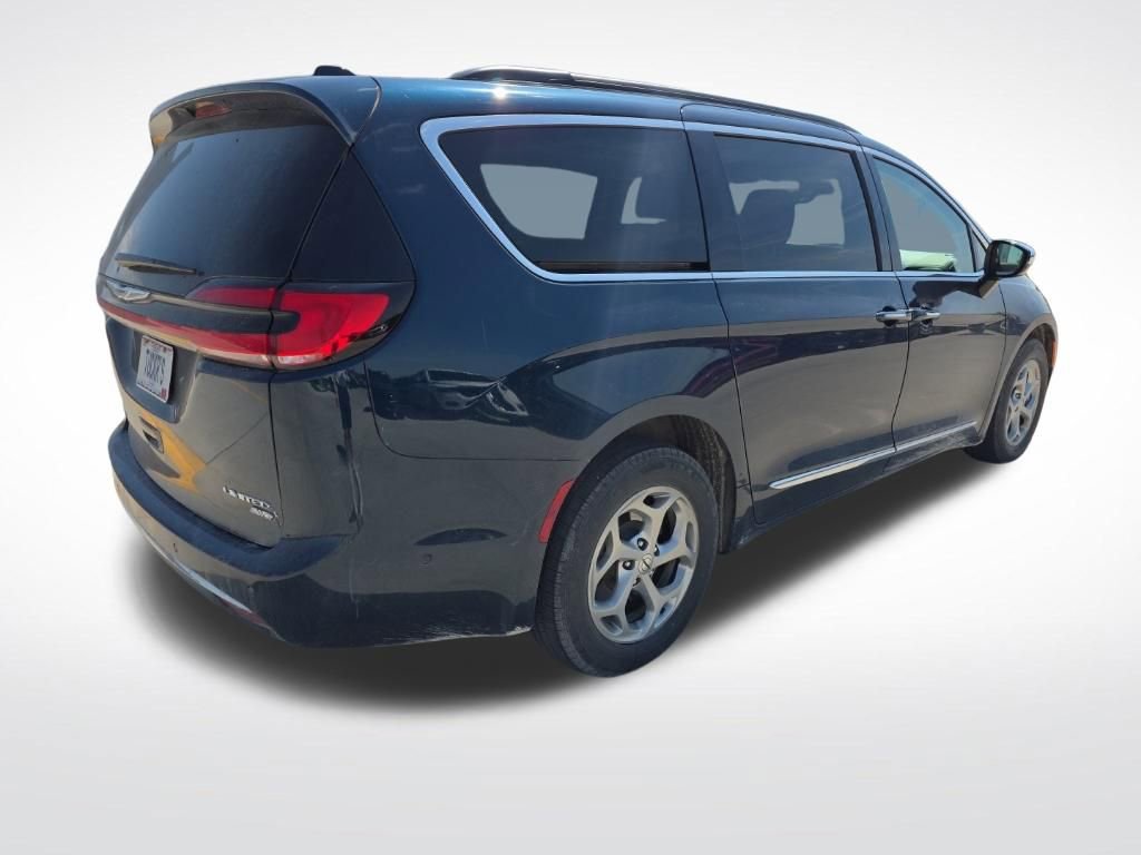 Used 2023 Chrysler Pacifica Limited w/ Uconnect Theater Family Group AWD/4WD image 6