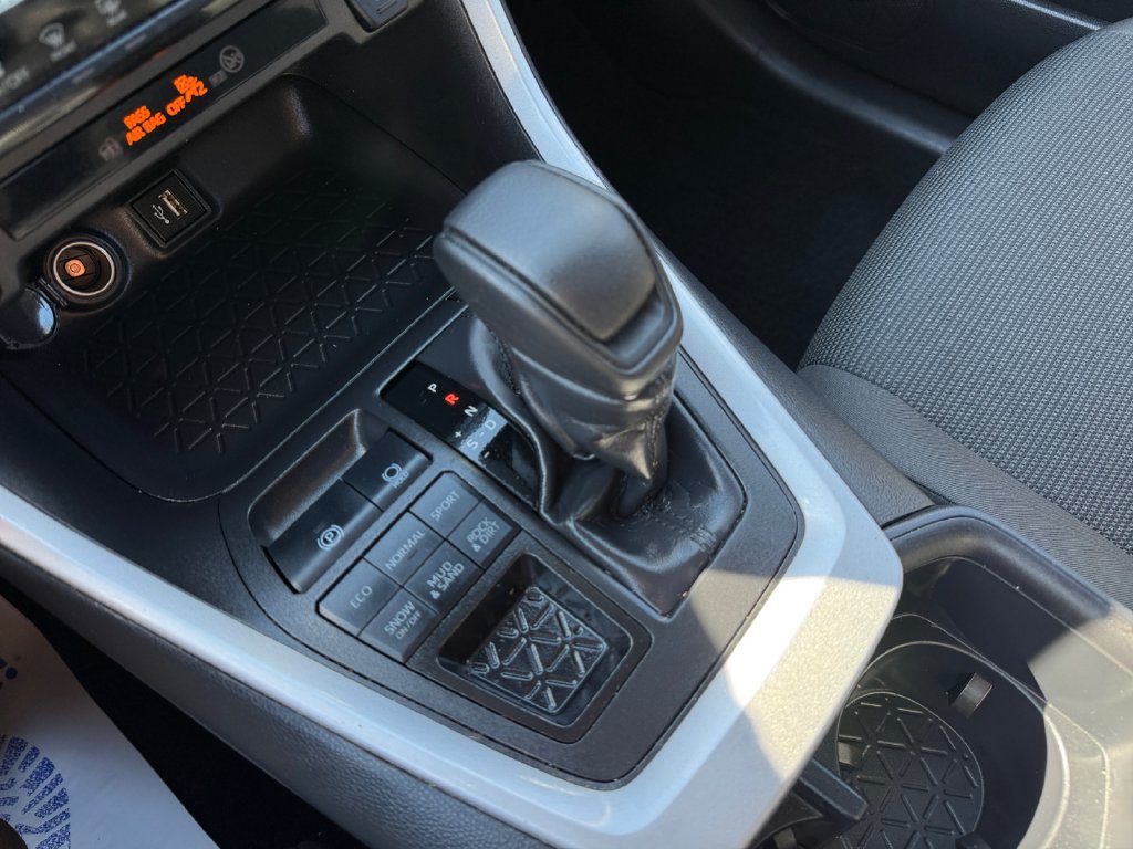 Used 2025 Toyota RAV4 LE AWD/4WD image 37