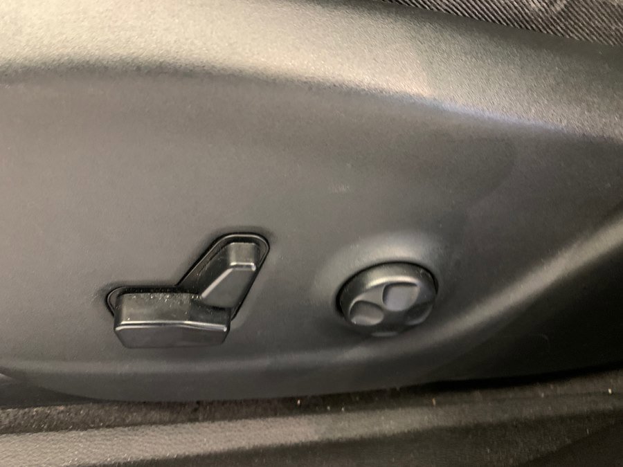 Used 2019 Jeep Cherokee Latitude Plus AWD/4WD image 18